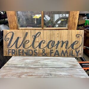 Rustic 'Welcome Friends & Family' Wooden Wall Sign - Brown